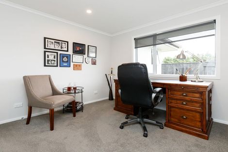Photo of property in 20 Pegasus Place, Kelvin Grove, Palmerston North, 4414