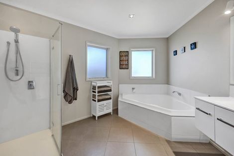 Photo of property in 1 Elizabeth Grove, Stratford, 4332