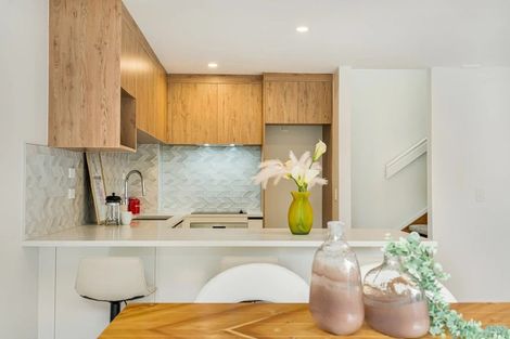 Photo of property in 2/17 Auburn Street, Grafton, Auckland, 1023