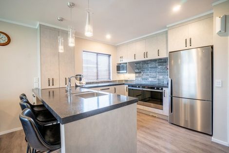 Photo of property in 42 Suzanne Grove, Kelvin Grove, Palmerston North, 4414