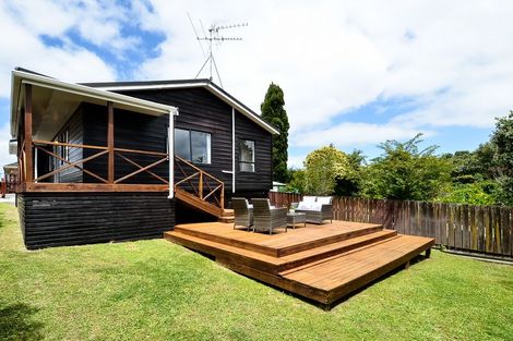 Photo of property in 2/14 Queen Mary Avenue, New Lynn, Auckland, 0600