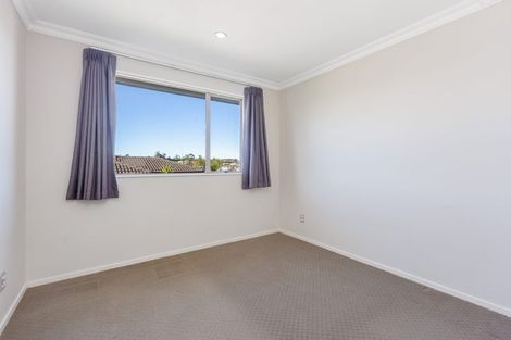 Photo of property in 11 Tekapo Rise, Fairview Heights, Auckland, 0632