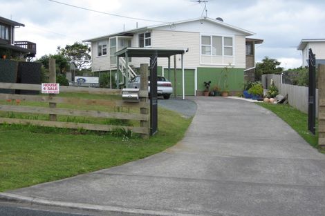 Photo of property in 1450 Whangaparaoa Road, Army Bay, Whangaparaoa, 0930