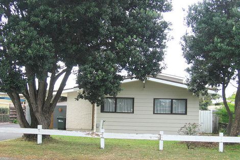 Photo of property in 10 Watson Drive, Paraparaumu Beach, Paraparaumu, 5032