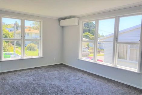 Photo of property in 38 Cardiff Crescent, Cannons Creek, Porirua, 5024