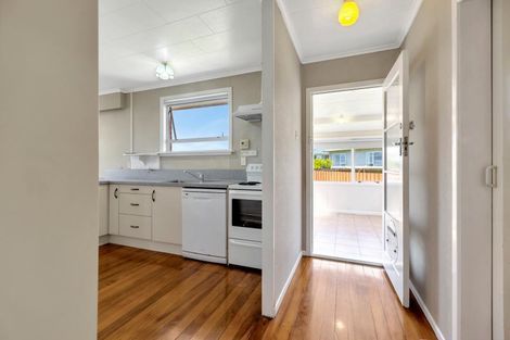 Photo of property in 6 Rospeath Crescent, Spotswood, New Plymouth, 4310