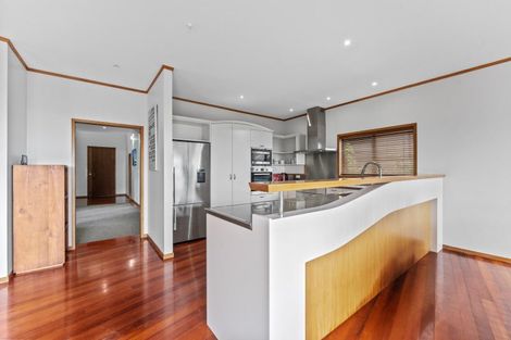 Photo of property in 84 Domain Crescent, Muriwai, Waimauku, 0881