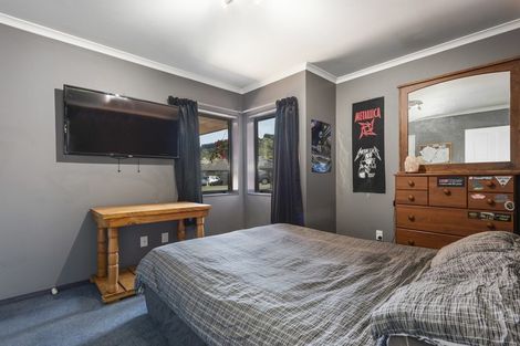 Photo of property in 46 Percy Kinsman Crescent, Riverstone Terraces, Upper Hutt, 5018