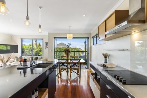 Photo of property in 2/12 Beatrice Avenue, Hillcrest, Auckland, 0627