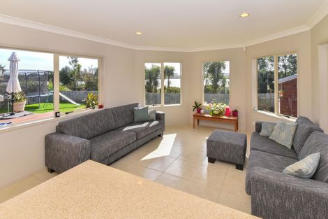 Photo of property in 9 Brechin Place, Wattle Downs, Auckland, 2103