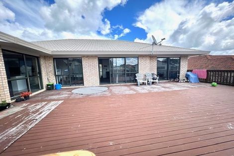 Photo of property in 17 Semillon Avenue, Henderson, Auckland, 0612