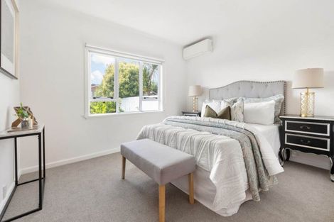 Photo of property in 98 Lynwood Road, New Lynn, Auckland, 0600