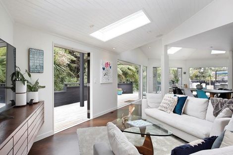 Photo of property in 81 Braemar Road, Castor Bay, Auckland, 0620