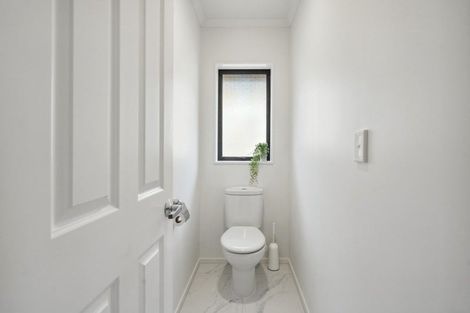 Photo of property in 41 King Charles Drive, Kingsley Heights, Upper Hutt, 5018