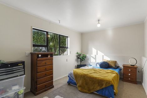 Photo of property in 2/79 Island Road, Beach Haven, Auckland, 0626