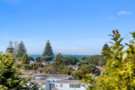 Photo of property in 8a Orewa Heights Crescent, Orewa, 0931