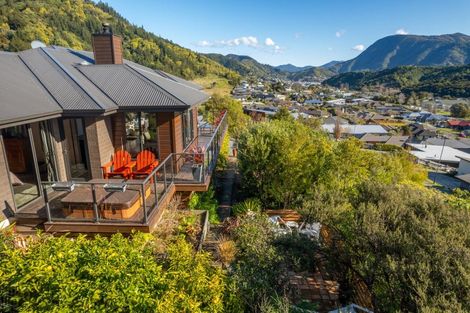 Photo of property in 14 Bell Bird Rise, Picton, 7220