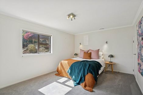 Photo of property in 12 Grove Lane, Kelvin Heights, Queenstown, 9300