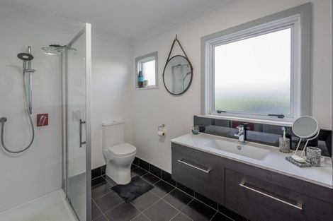 Photo of property in 121 Hokio Beach Road, Levin, 5510