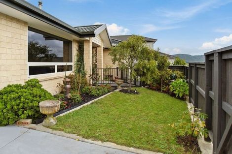 Photo of property in 197 Woodman Drive, Tawa, Wellington, 5028
