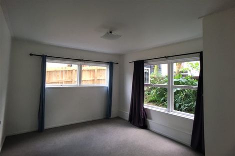 Photo of property in 2/4 Regal Place, Forrest Hill, Auckland, 0620