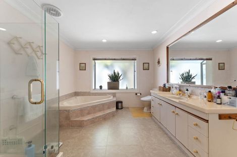 Photo of property in 102 Arran Road, Browns Bay, Auckland, 0630