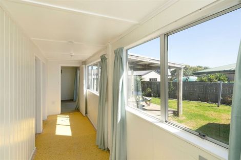 Photo of property in 4 Taonui Street, Waitarere Beach, Levin, 5510