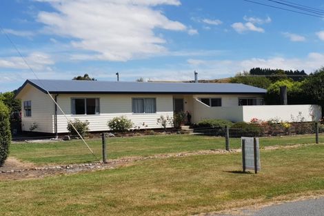 Photo of property in 2 Cross Street, Coalgate, 7673