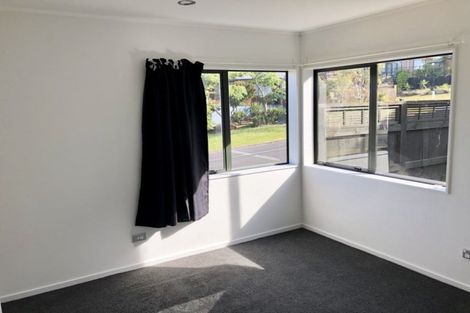 Photo of property in 1 Ryden Place, Glen Eden, Auckland, 0602
