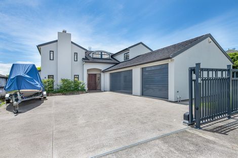 Photo of property in 19 Highfields Terrace, Henderson, Auckland, 0612
