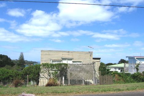 Photo of property in 12 Alison Road, Surfdale, Waiheke Island, 1081