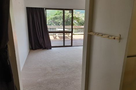 Photo of property in 27 Rembrandt Avenue, Tawa, Wellington, 5028
