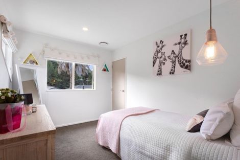 Photo of property in 32 Kate Sheppard Avenue, Torbay, Auckland, 0630