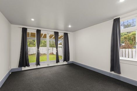 Photo of property in 3 Queen Street, Coalgate, 7673