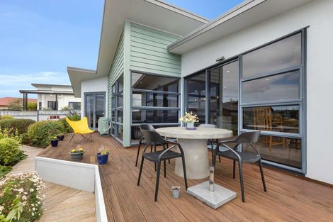 Photo of property in 107 Ruapehu Drive, Fitzherbert, Palmerston North, 4410