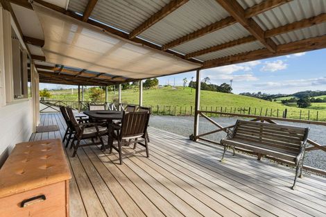 Photo of property in 46 Franklin Road, Paparoa, 0571