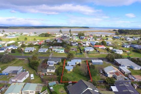 Photo of property in 35 Pratt Avenue, Foxton Beach, Foxton, 4815
