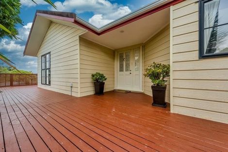 Photo of property in 11 Raphael Place, West Harbour, Auckland, 0618