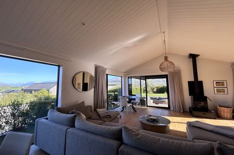 Photo of property in 2 Wanderer Lane, Jacks Point, Queenstown, 9371