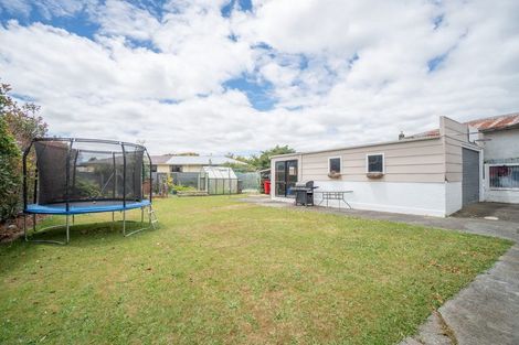 Photo of property in 6 Andrew Avenue, Roslyn, Palmerston North, 4414