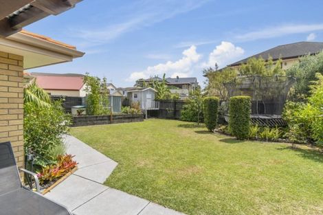 Photo of property in 14 Longbush Road, Te Atatu Peninsula, Auckland, 0610