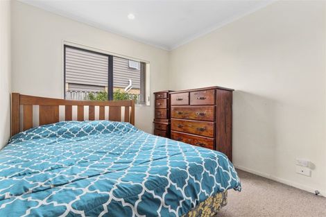 Photo of property in 37 Nicholas Gibbons Drive, Clendon Park, Auckland, 2103