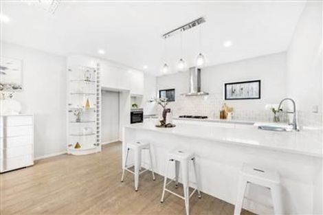 Photo of property in 32 The Enclave, Totara Heights, Auckland, 2105