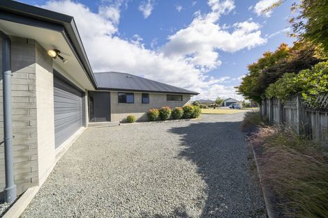 Photo of property in 60 Lawson Burrows Crescent, Te Anau, 9600