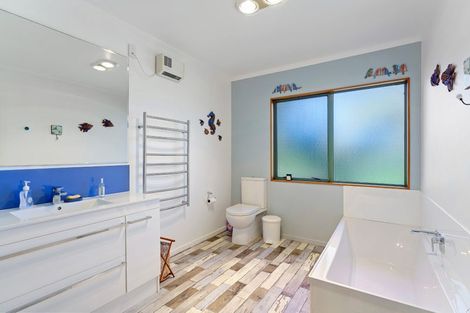 Photo of property in 11 Grand Poppa Way, Otaihanga, Paraparaumu, 5036