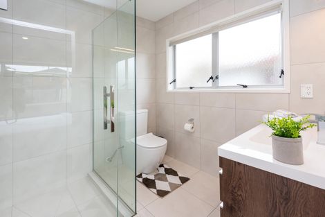 Photo of property in 65 Meadway, Sunnyhills, Auckland, 2010