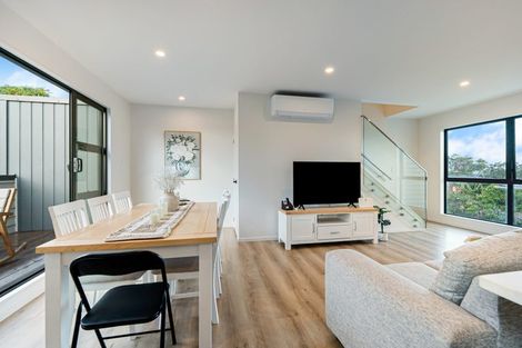 Photo of property in 7c Catalina Crescent, Forrest Hill, Auckland, 0620