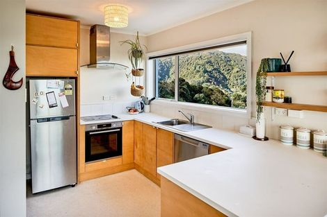 Photo of property in 8c Nikau Road, Point Howard, Lower Hutt, 5013