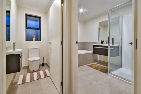 Photo of property in 16 James Elliot Way, Pokeno, 2402