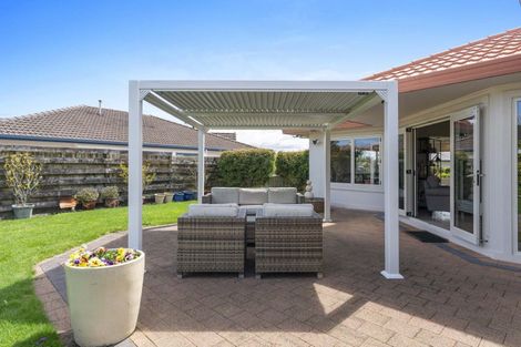 Photo of property in 2 Fairview Terrace, Waipahihi, Taupo, 3330